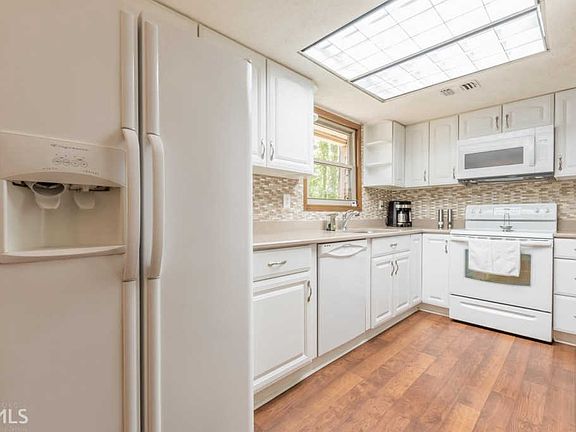 3rd image of 1566 Ember Cir