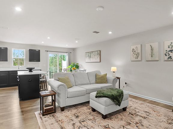 3rd image of 126 Sarnesfield Way