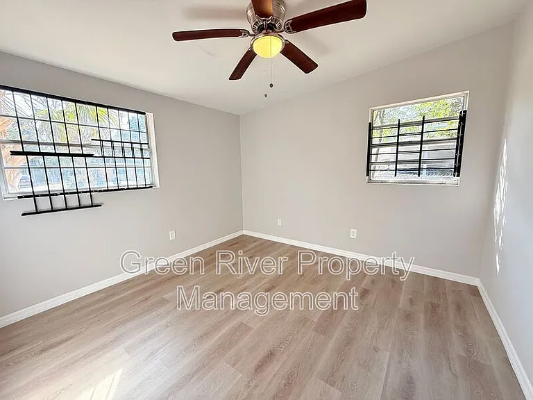 1033 Ake Ln — Photo 16
