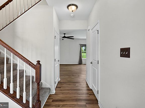 4th image of 341 Tiger Lily Dr