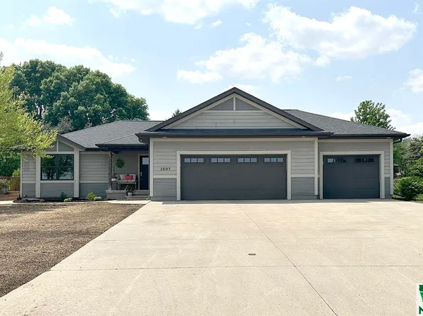 1697 4th Ave SE, Sioux Center, IA 51250