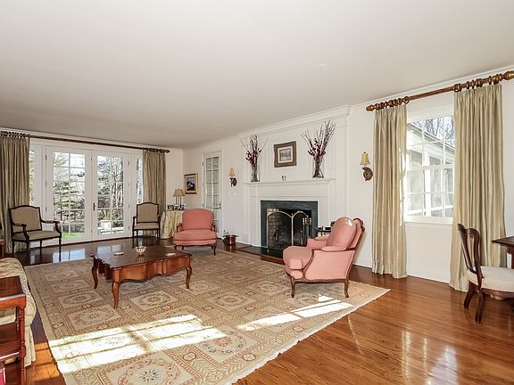 3rd image of 39 Devonwood Ln