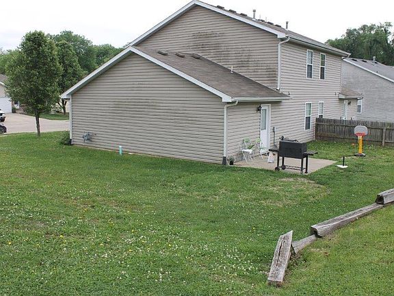 2nd image of 1233/1243 Evergreen Cir