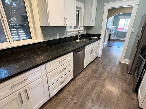 4th image of 3830 Swift Ave