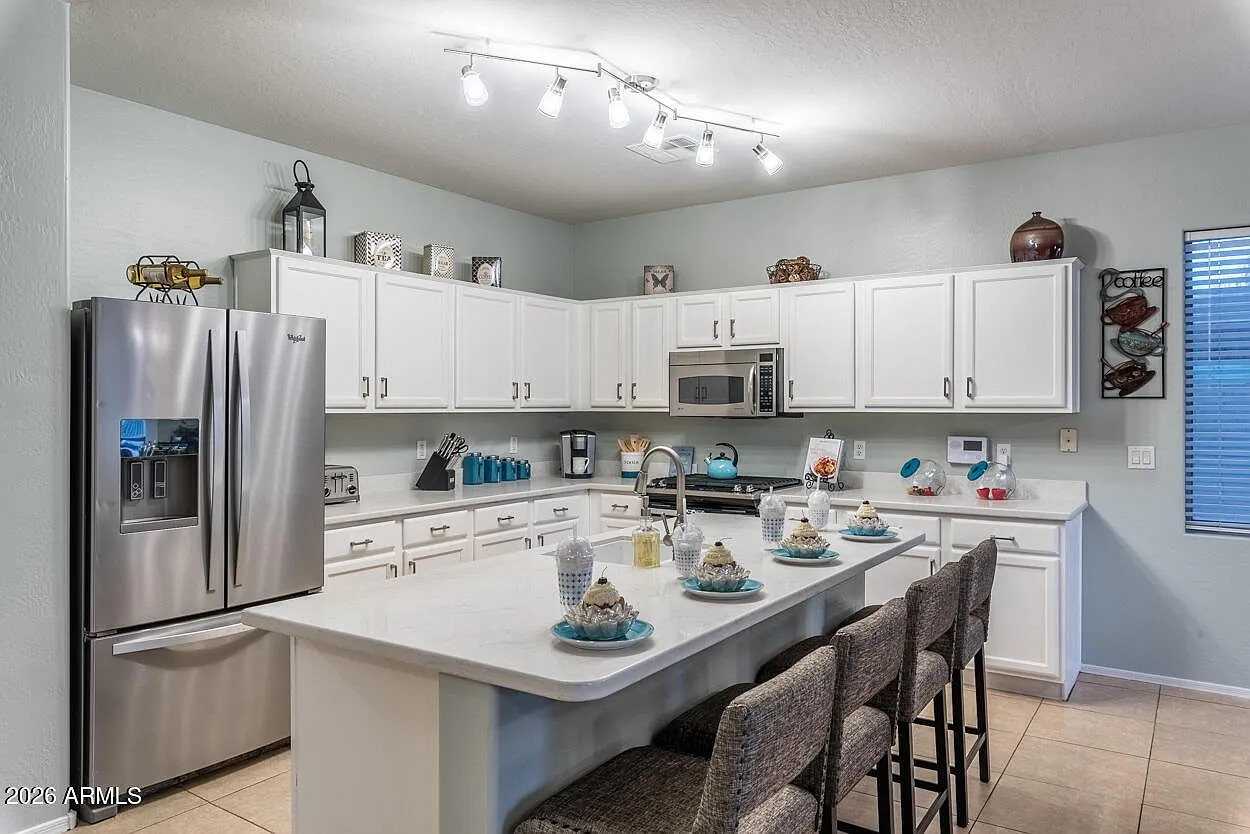 3 bed, 2.0 bath, 1831 sqft, $3,300 — Photo 1