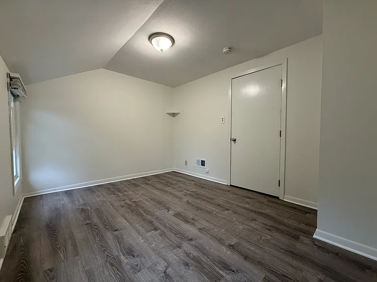 5577 N Kent Ave — Photo 22
