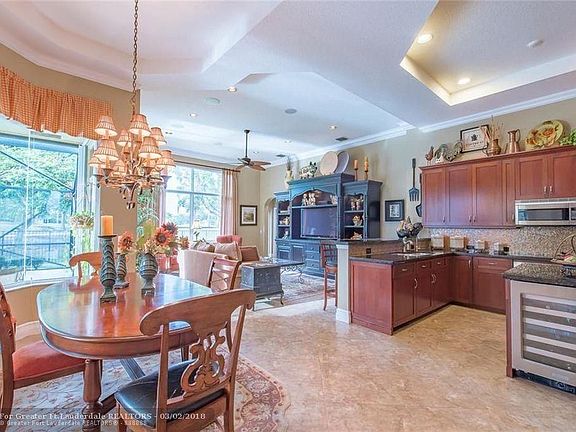 5th image of 2451 Eagle Run Dr