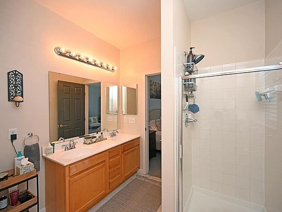 4th image of 1422 Laurel Park Dr