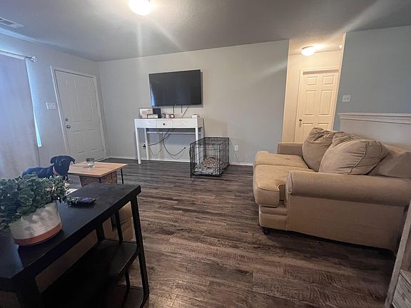 3rd image of 308 Willow Pointe Ct