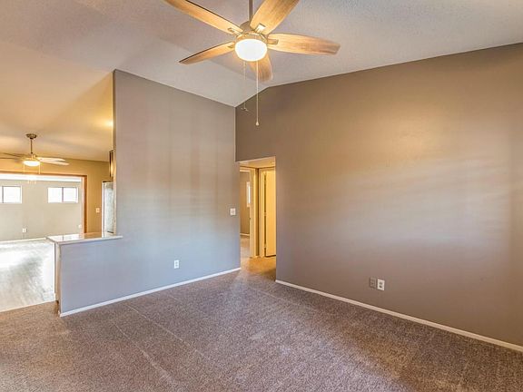 3rd image of 413 E Oraibi Dr