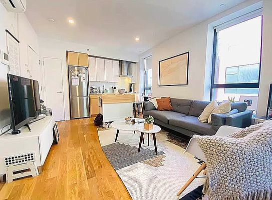 3rd image of 137 Nelson St APT 4B