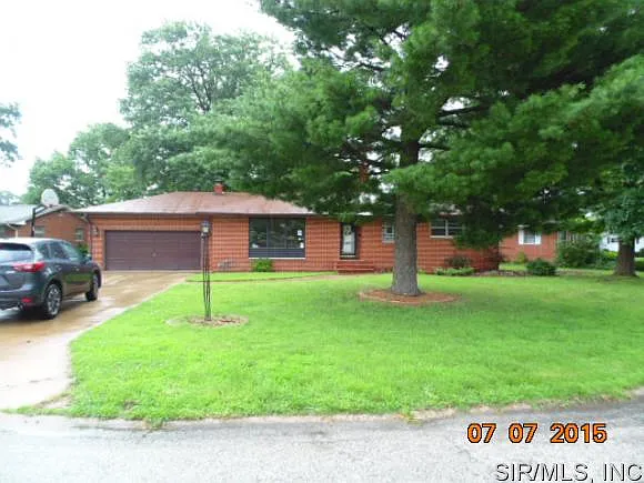 677 Maurice St photo 1