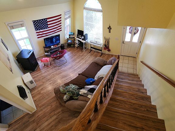 3rd image of 265 Lexington Ct