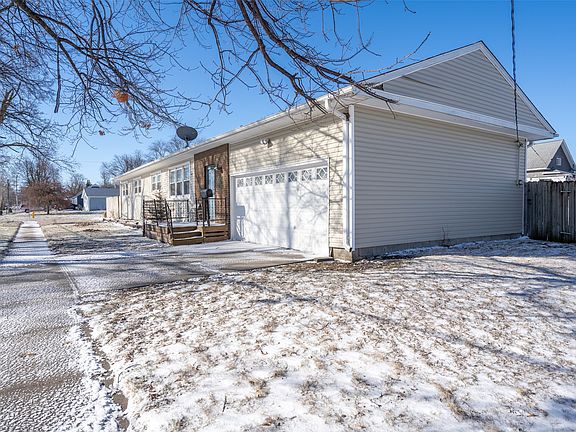 2nd image of 1105 16th St