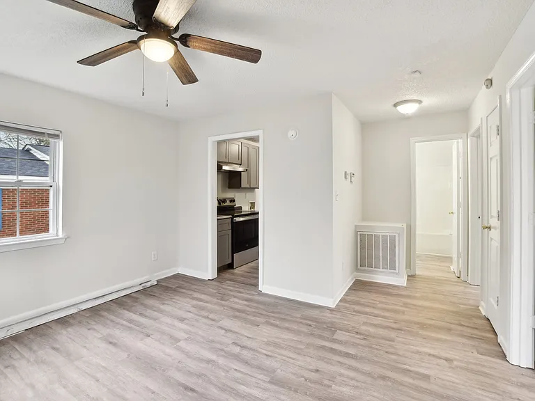 426 Jones St — Photo 11