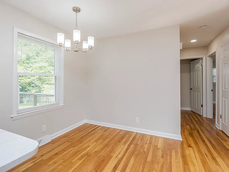 1022 Della Dr — Photo 15