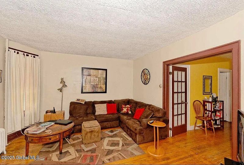 5th image of 408-410 Manning Boulevard