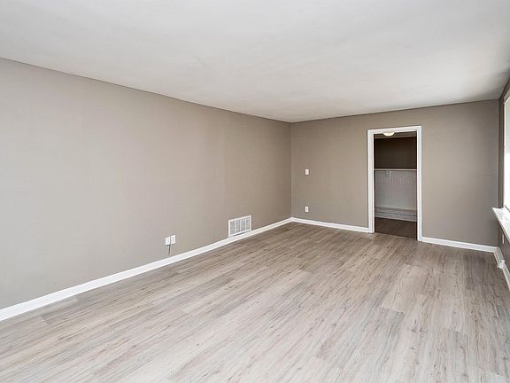 5th image of 535 Rutherford Cir