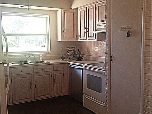 3rd image of 1671 Greenlea Dr
