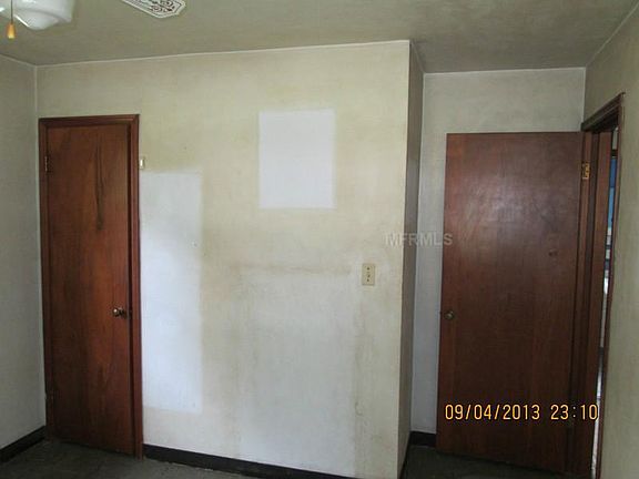 4th image of 1043 Canal Dr W