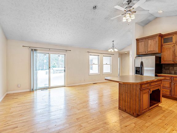 3rd image of 1143 Mulberry Dr