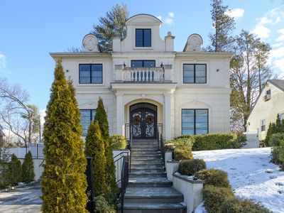 37 Devon Road, Great Neck, NY, 11023