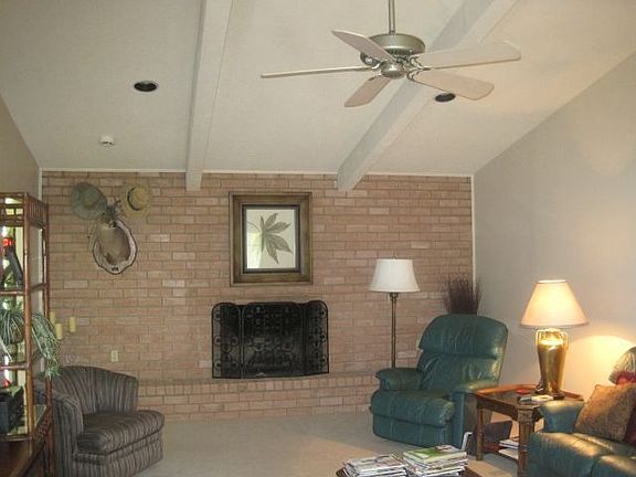 5th image of 1106 Hackberry Dr