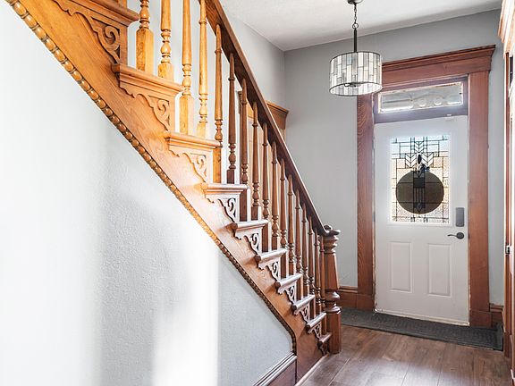 3rd image of 523 E Charles St
