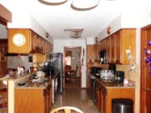 5th image of 33 Oak Hill Ln