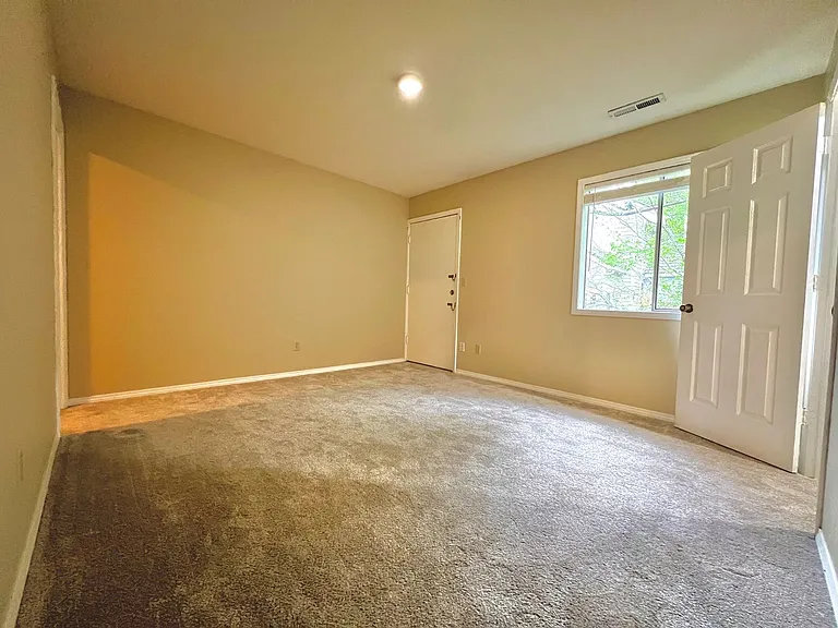 Remodeled 3BR in Mountain Park | Primary Suite + Deck | Lake Oswego — Photo 17
