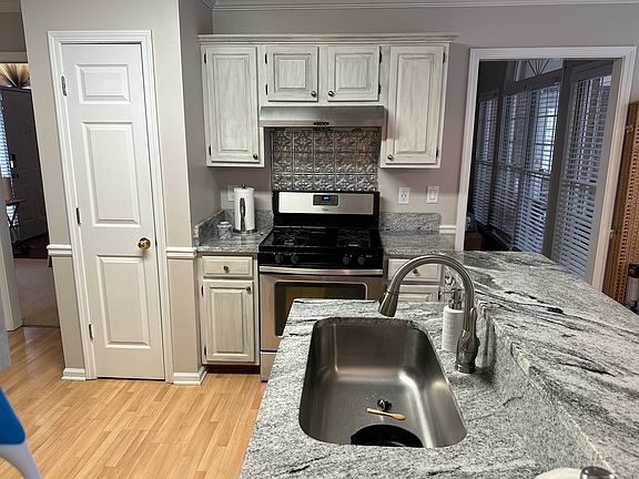 Kitchen with beautiful granite!