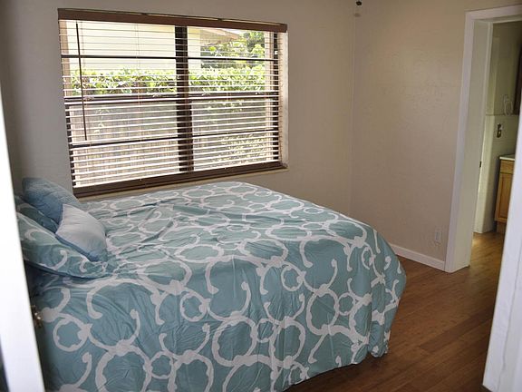 5th image of 1422 NE 28th Ct