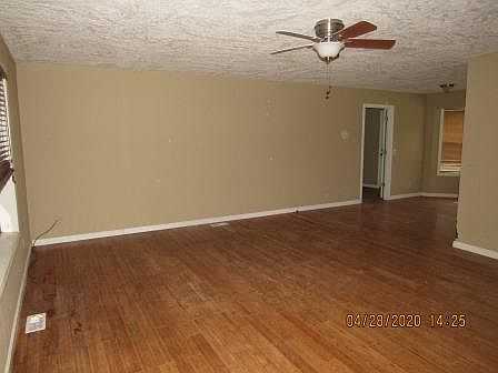 3rd image of 560 N Vaughn St