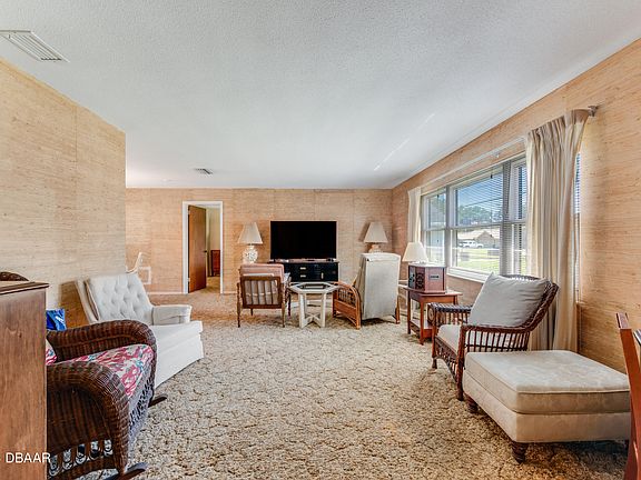4th image of 841 W River Oak Dr