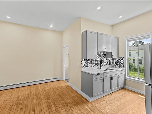 3rd image of 416 Pearl St #23