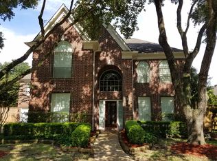 838 Pinewood Ln, Seabrook, TX 77586