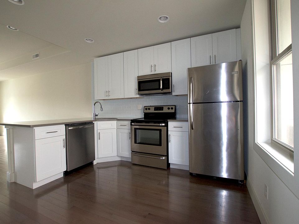 1st image of 623 E Girard Ave