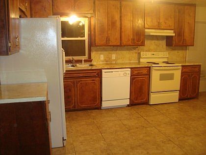 2nd image of 907 NW Columbia Ave