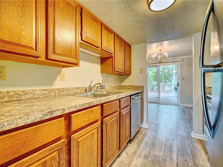 122 Sterling Ct — Photo 7