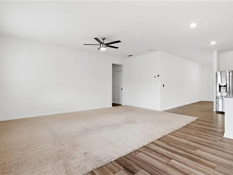 395 Knightsbridge Ln — Photo 4