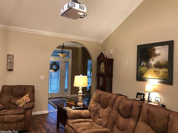 5th image of 38 Landon Ln