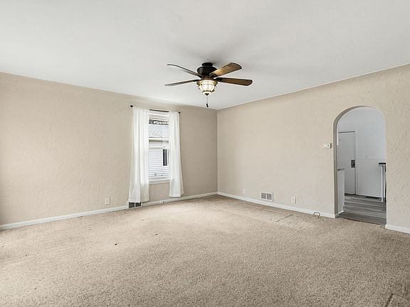 5th image of 409 Sanborn Ave