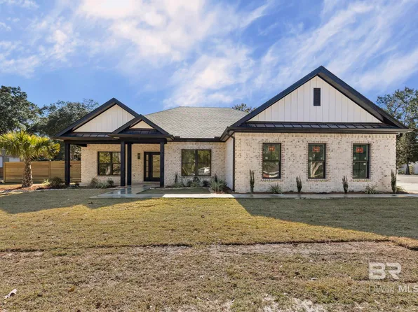 10180 Pineview Ln, Foley, AL 36535