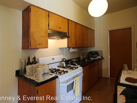 2nd image of 40 Telegraph Pl #40