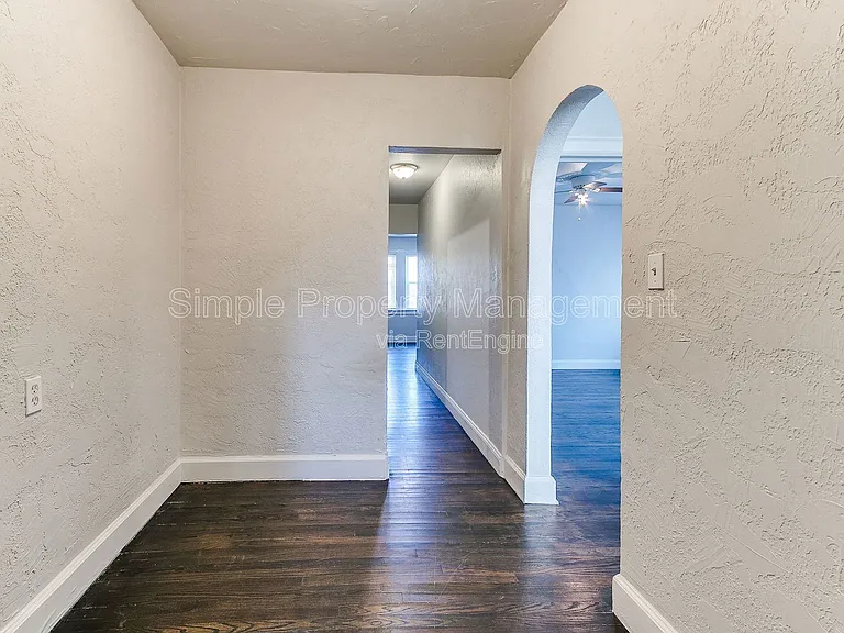 946 East Dr — Photo 9