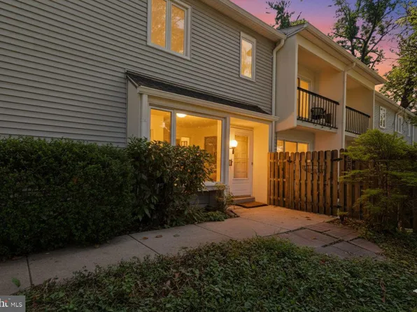 238 E Chelsea Cir, Newtown Square, PA 19073