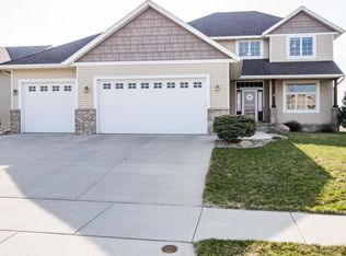 5370 Ridgeview Dr NW, Rochester, MN 55901