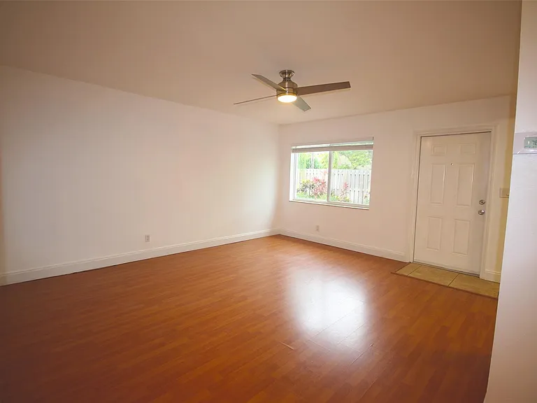820 NE 28th St #2 — Photo 20