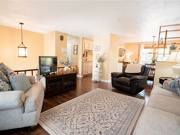 3rd image of 1126 Sodbury Dr