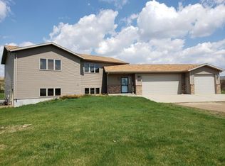 12120 Country Meadows Dr, Menoken, ND 58558